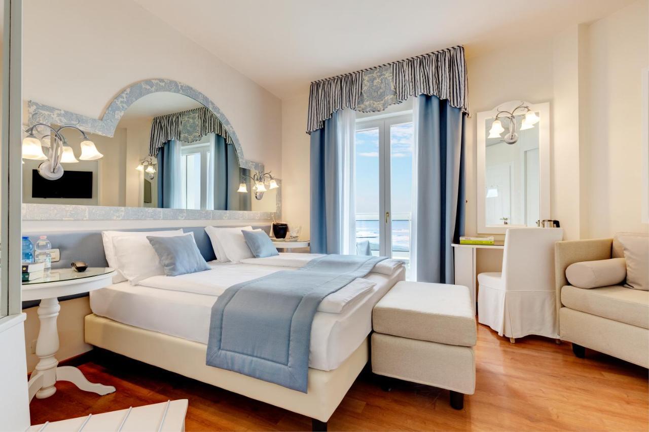 Hotel Cavalieri Palace & Suites Лидо ди Йезоло Екстериор снимка