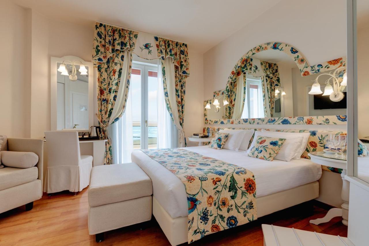 Hotel Cavalieri Palace & Suites Лидо ди Йезоло Екстериор снимка