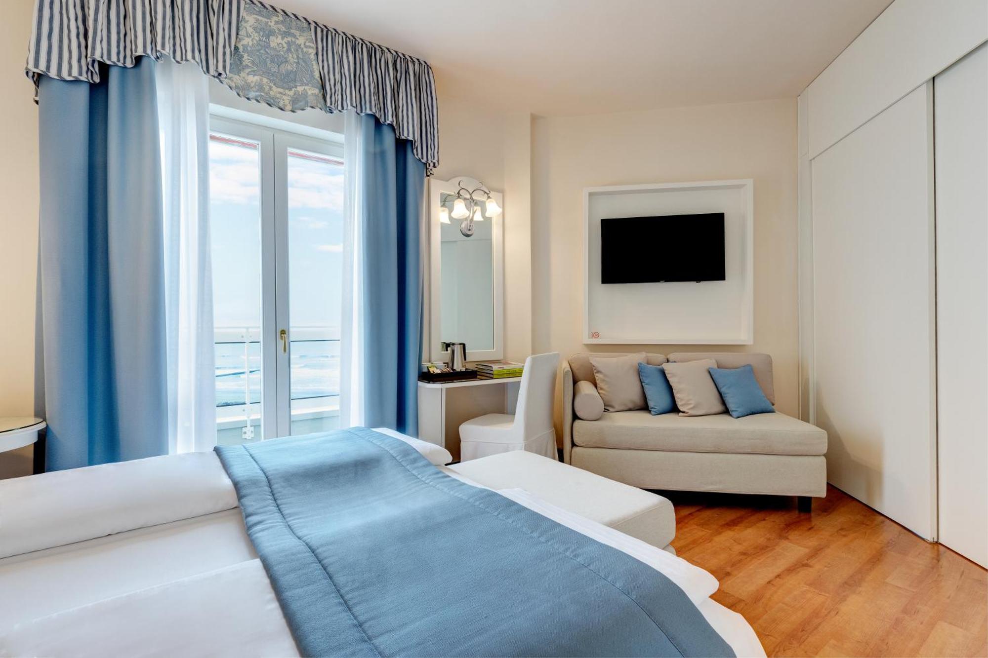 Hotel Cavalieri Palace & Suites Лидо ди Йезоло Екстериор снимка