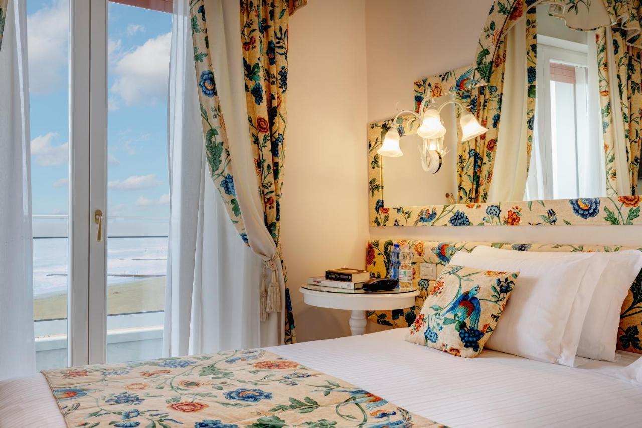 Hotel Cavalieri Palace & Suites Лидо ди Йезоло Екстериор снимка