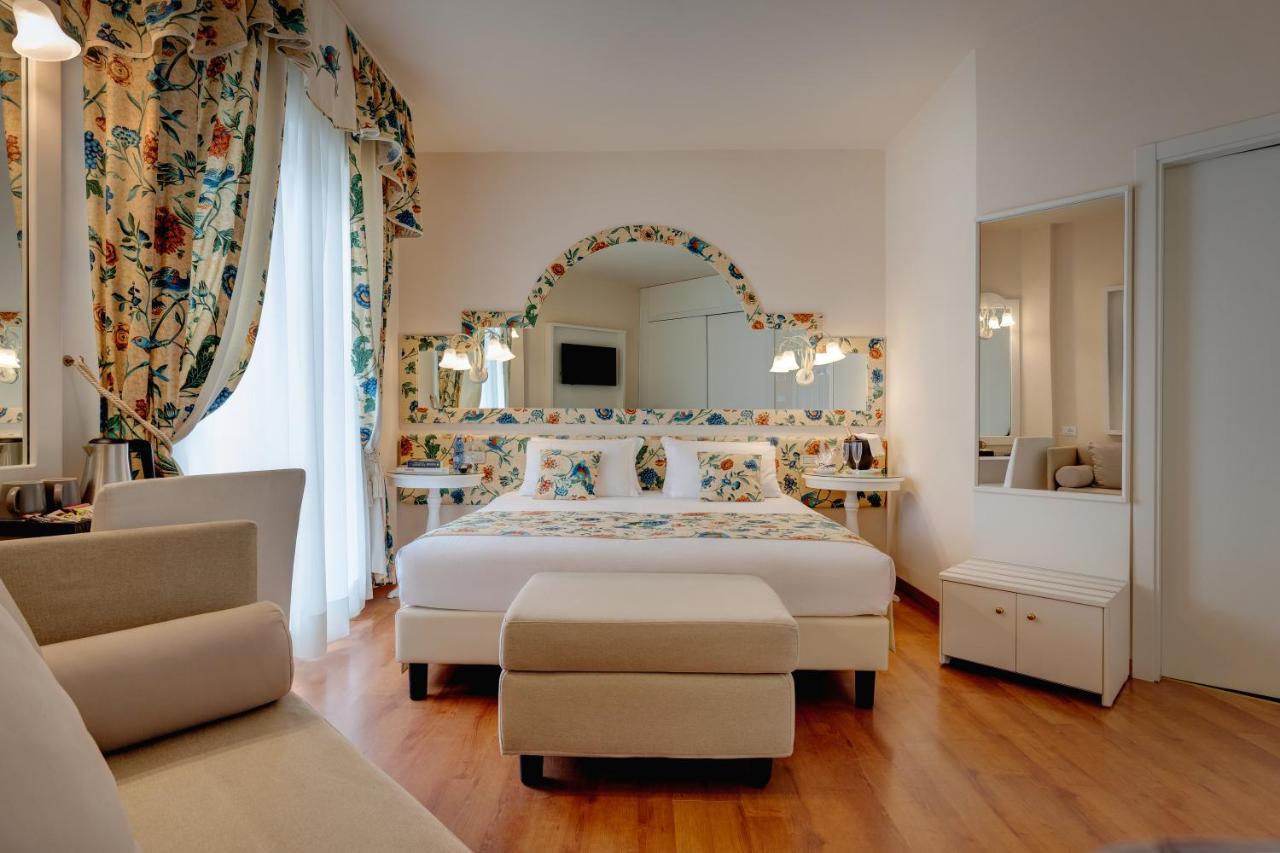 Hotel Cavalieri Palace & Suites Лидо ди Йезоло Екстериор снимка