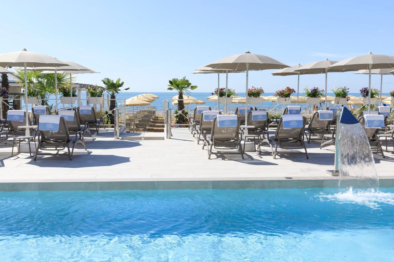 Hotel Cavalieri Palace & Suites Лидо ди Йезоло Екстериор снимка