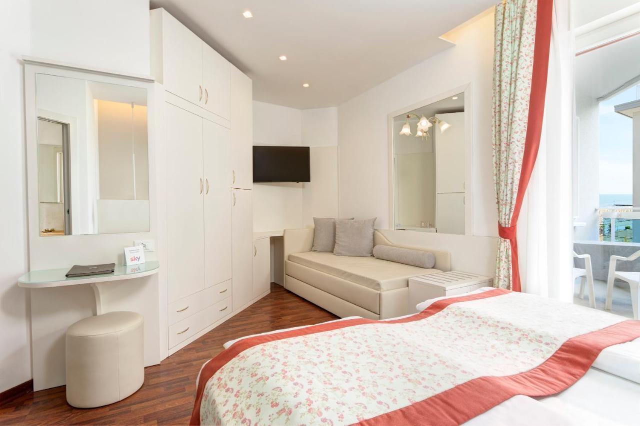 Hotel Cavalieri Palace & Suites Лидо ди Йезоло Екстериор снимка