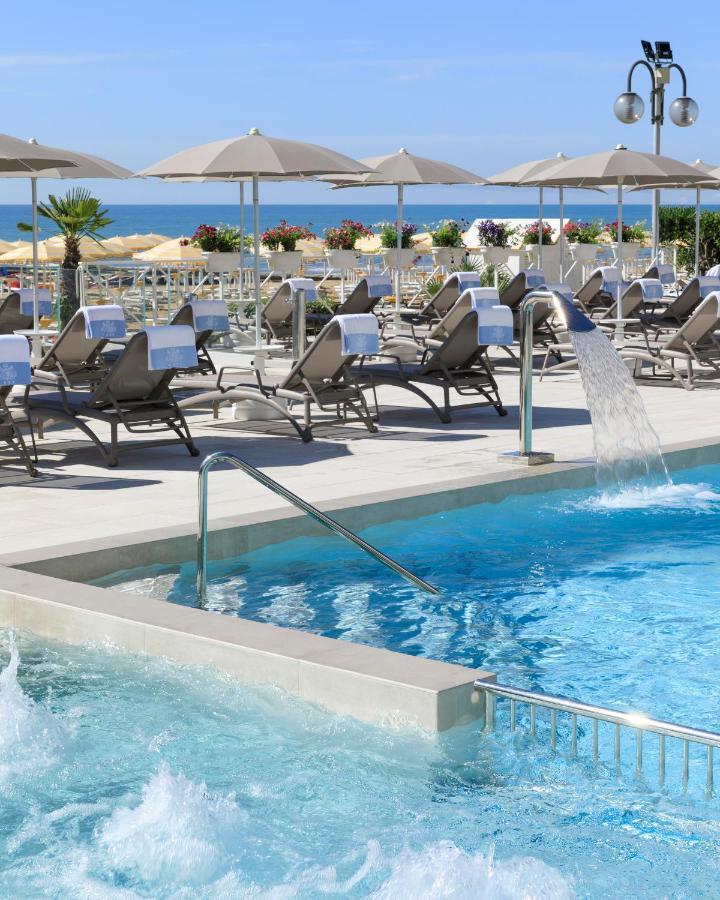 Hotel Cavalieri Palace & Suites Лидо ди Йезоло Екстериор снимка