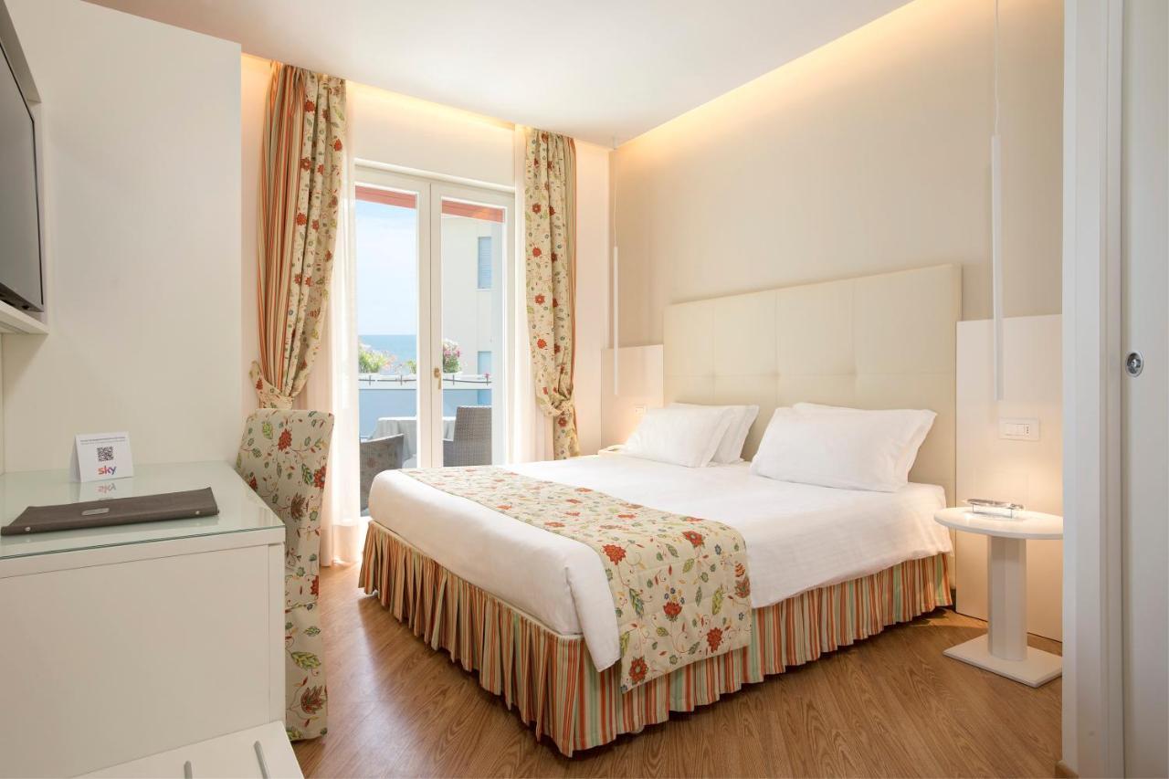 Hotel Cavalieri Palace & Suites Лидо ди Йезоло Екстериор снимка