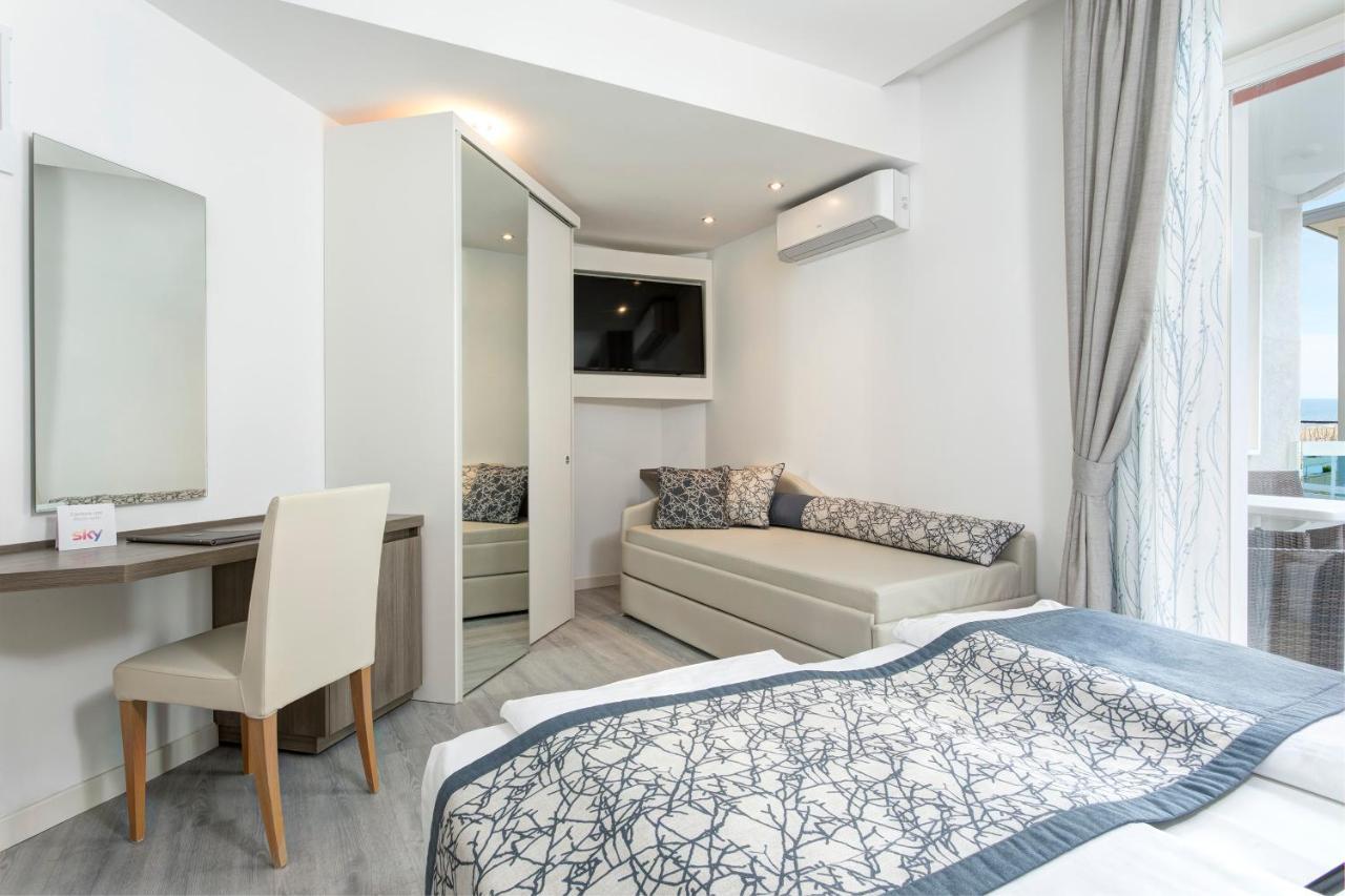 Hotel Cavalieri Palace & Suites Лидо ди Йезоло Екстериор снимка