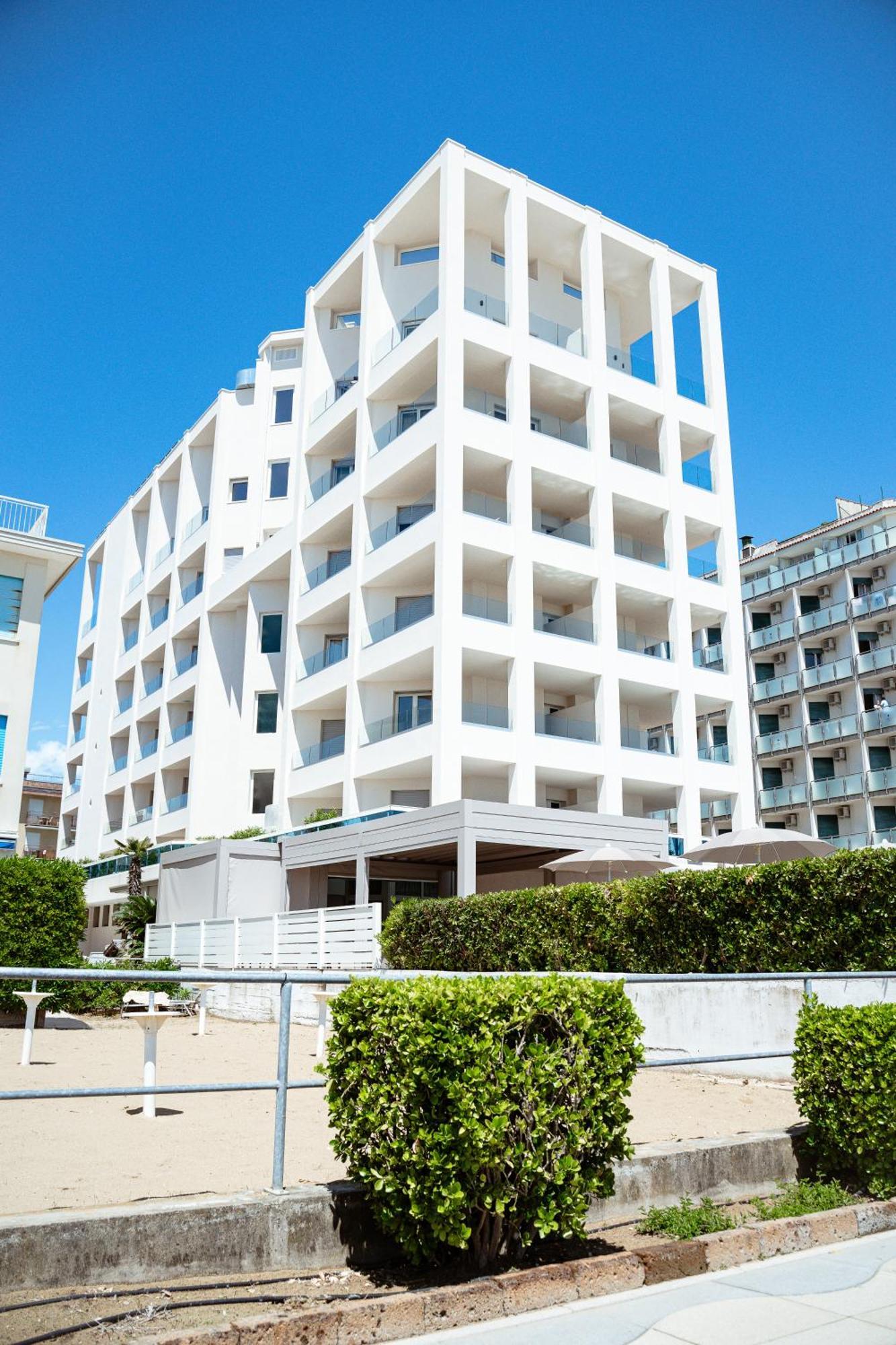 Hotel Cavalieri Palace & Suites Лидо ди Йезоло Екстериор снимка
