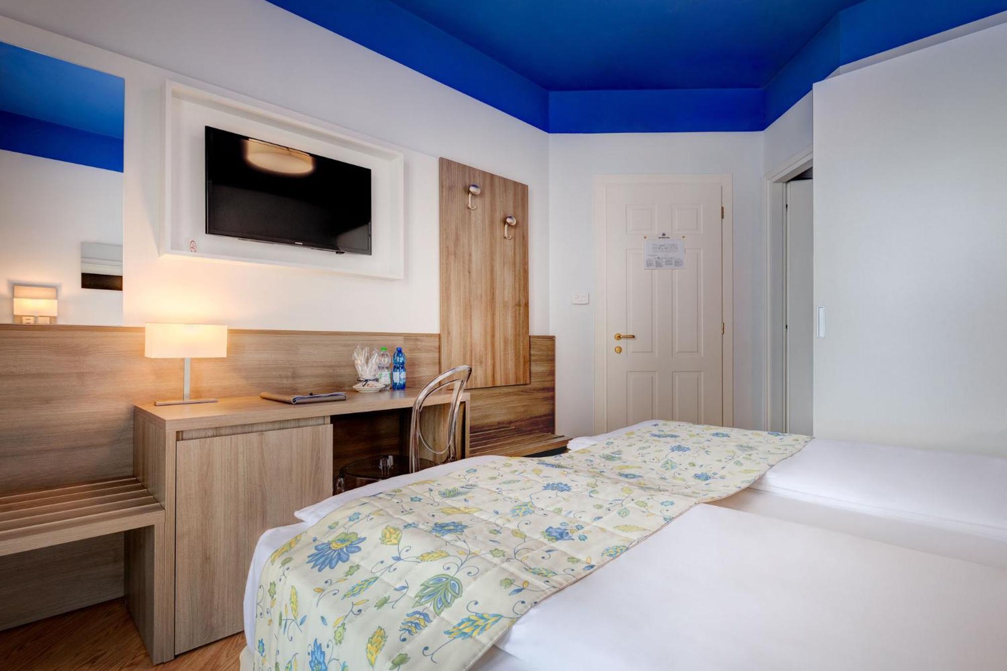 Hotel Cavalieri Palace & Suites Лидо ди Йезоло Екстериор снимка