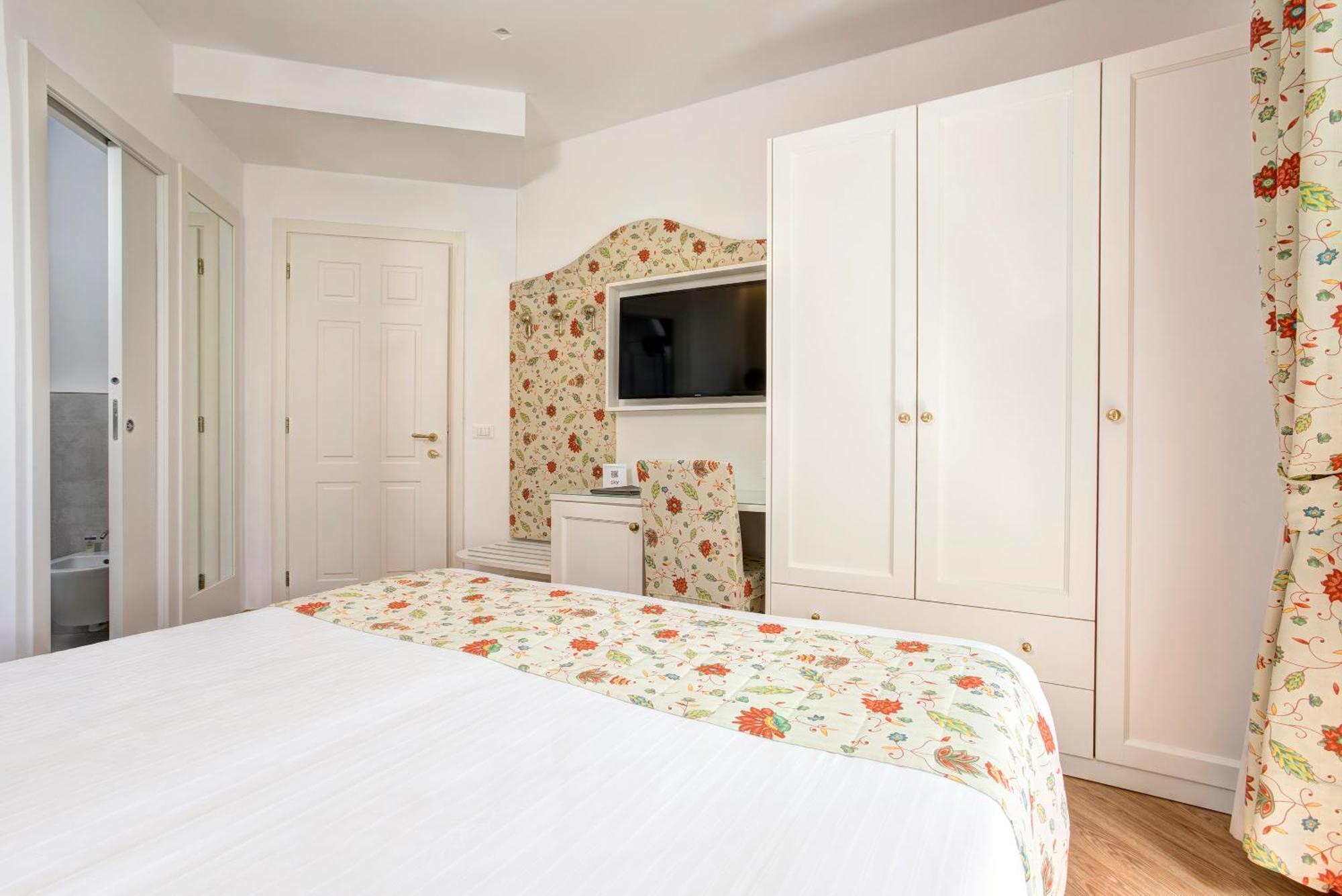 Hotel Cavalieri Palace & Suites Лидо ди Йезоло Екстериор снимка
