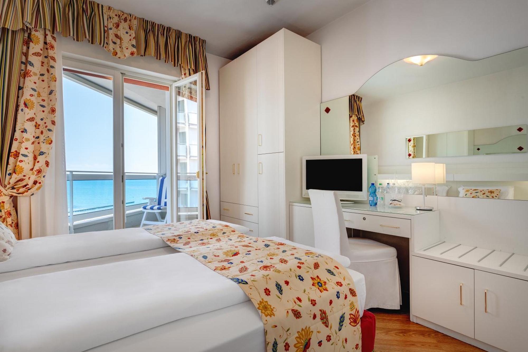 Hotel Cavalieri Palace & Suites Лидо ди Йезоло Екстериор снимка