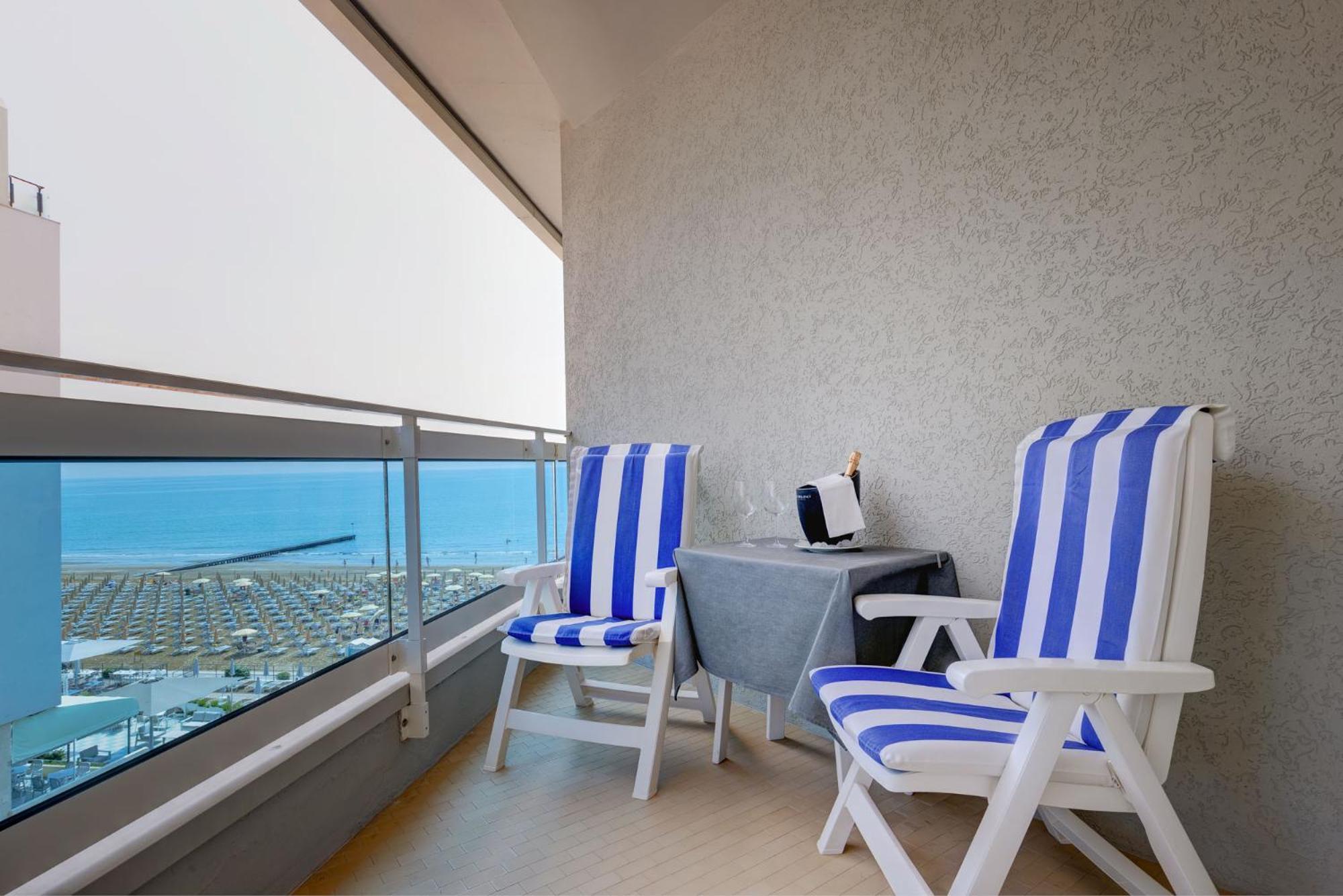 Hotel Cavalieri Palace & Suites Лидо ди Йезоло Екстериор снимка