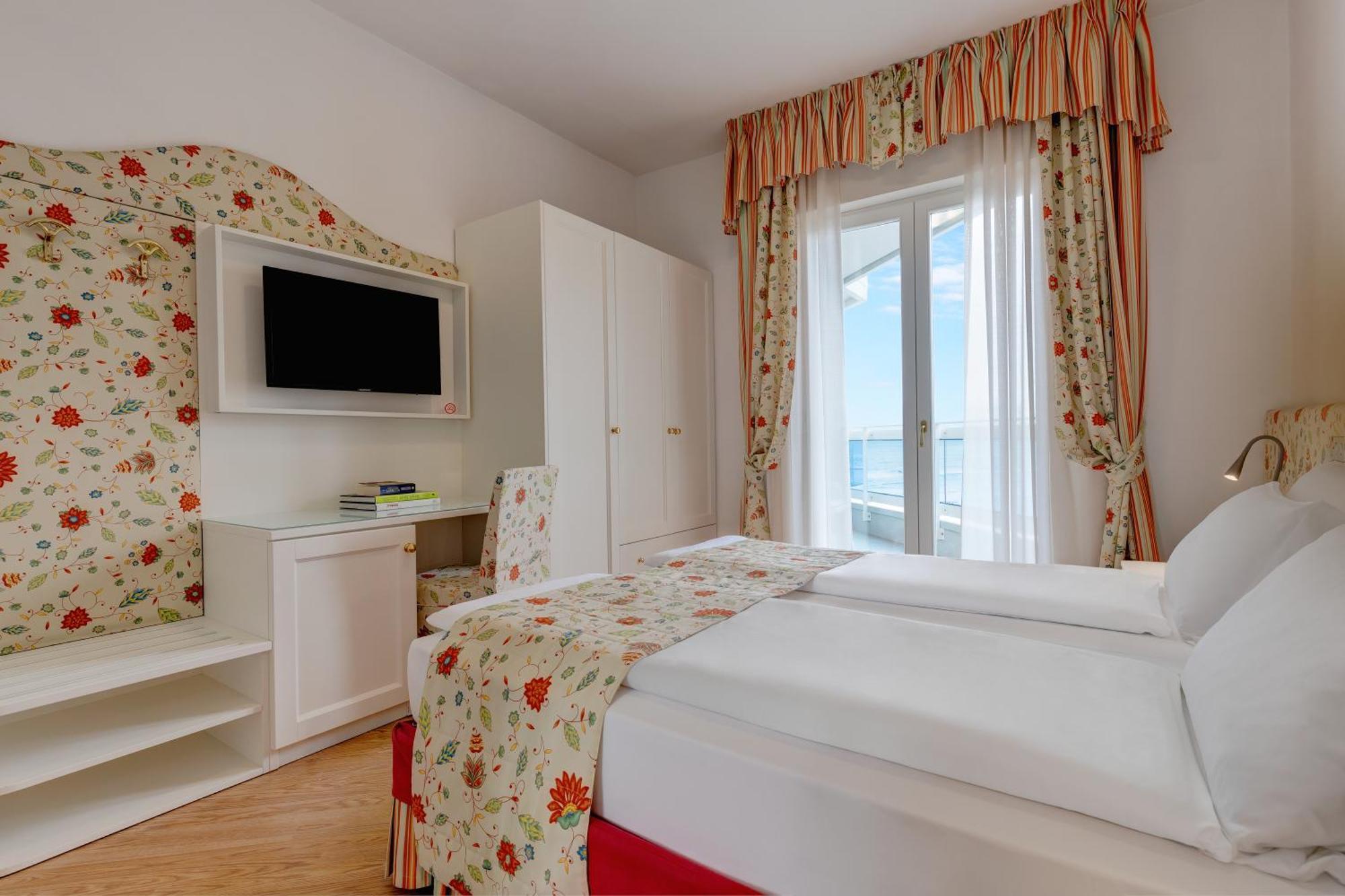 Hotel Cavalieri Palace & Suites Лидо ди Йезоло Екстериор снимка