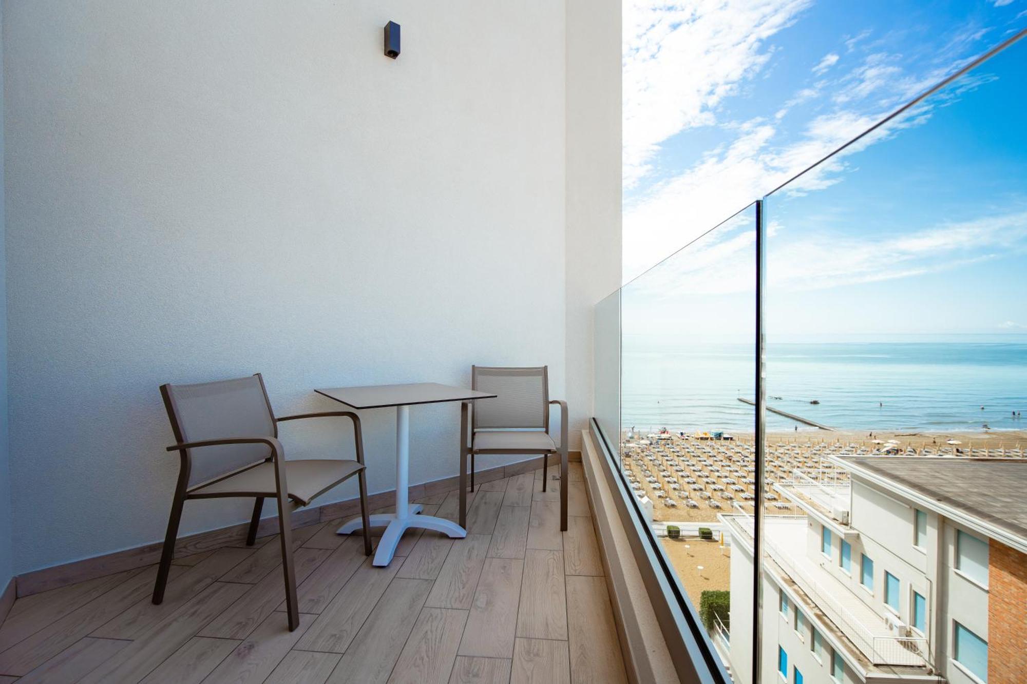 Hotel Cavalieri Palace & Suites Лидо ди Йезоло Екстериор снимка