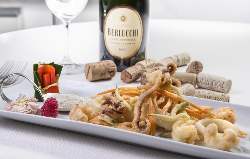 Hotel Cavalieri Palace & Suites Лидо ди Йезоло Екстериор снимка
