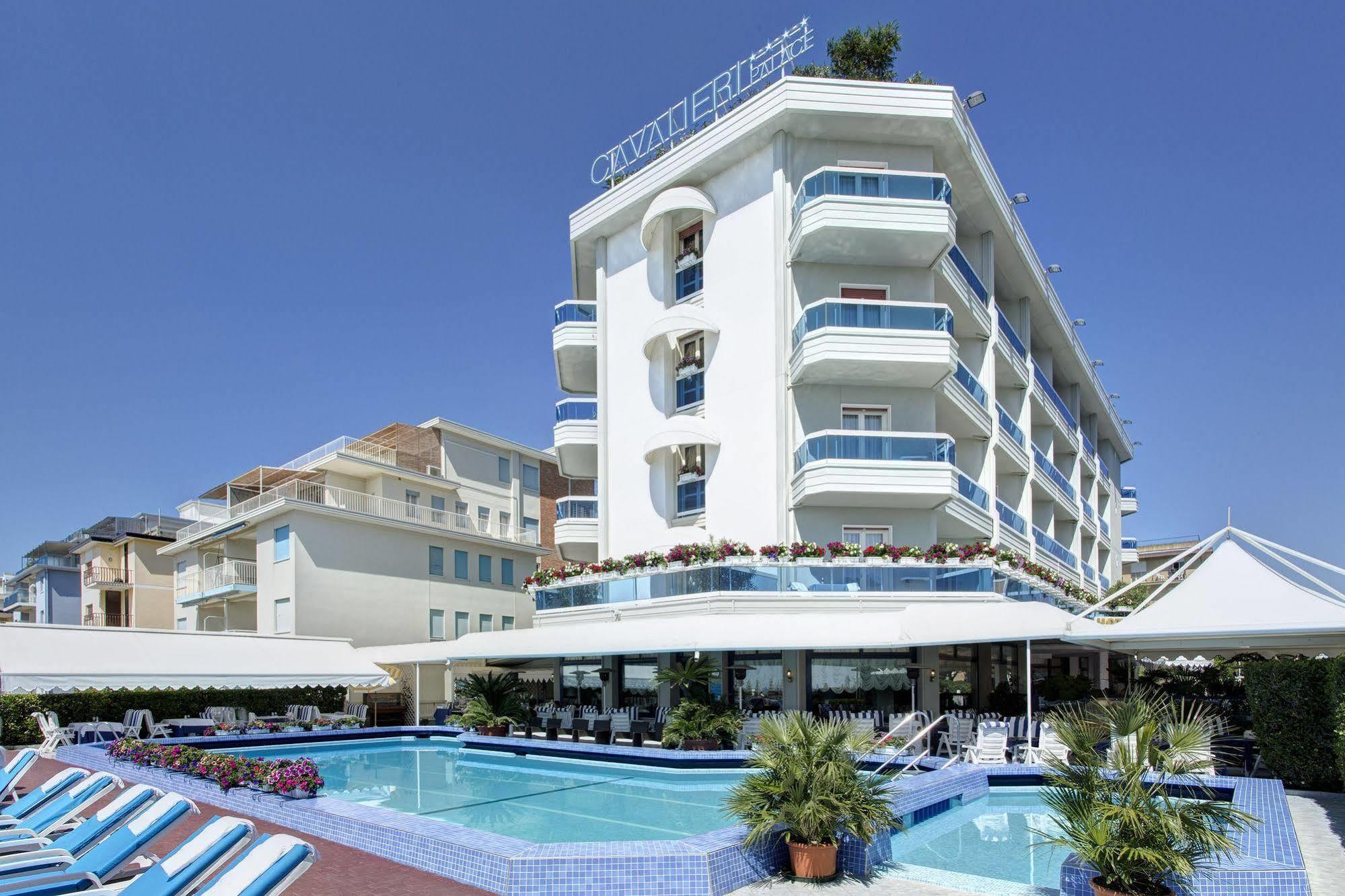 Hotel Cavalieri Palace & Suites Лидо ди Йезоло Екстериор снимка
