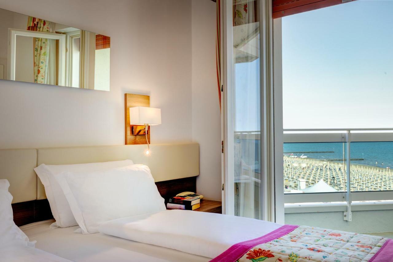 Hotel Cavalieri Palace & Suites Лидо ди Йезоло Екстериор снимка